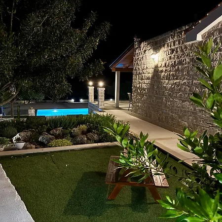 Villa Maginja Sutivan