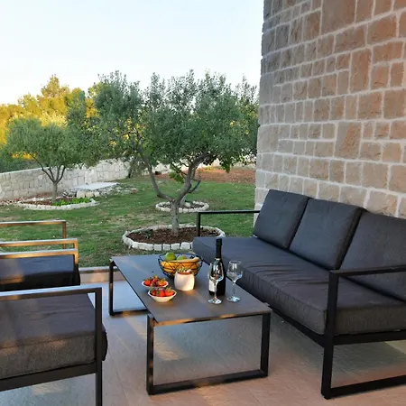 Vila Maginja Sutivan