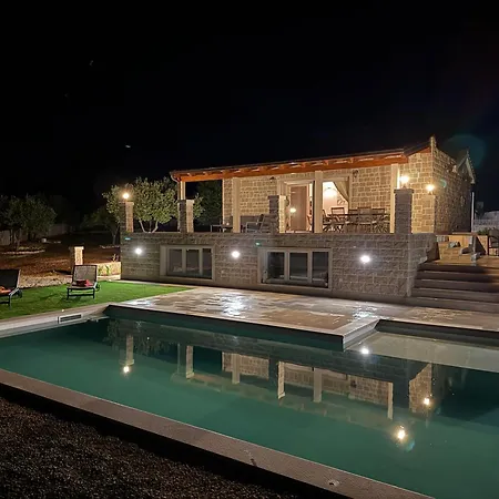 Maginja Vila Sutivan